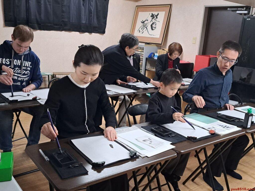 書道塾優美舎での国際文化交流（書道体験）