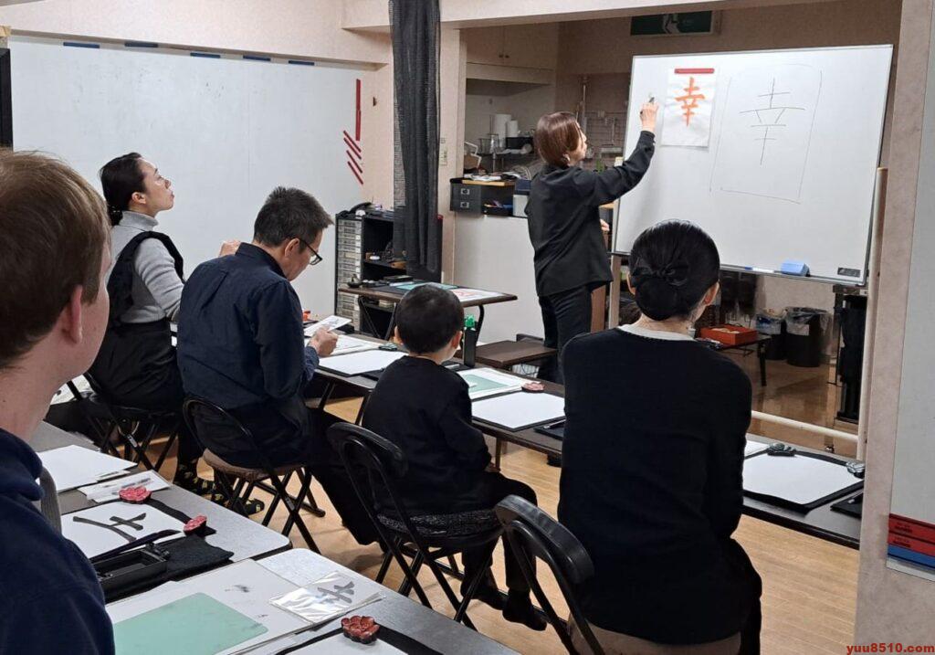 書道塾優美舎での国際文化交流（書道体験）