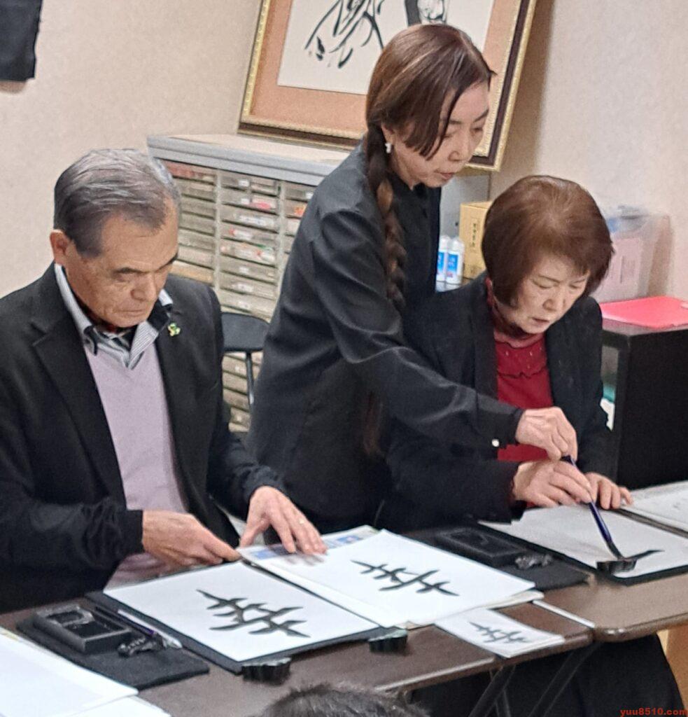 書道塾優美舎での国際文化交流（書道体験）