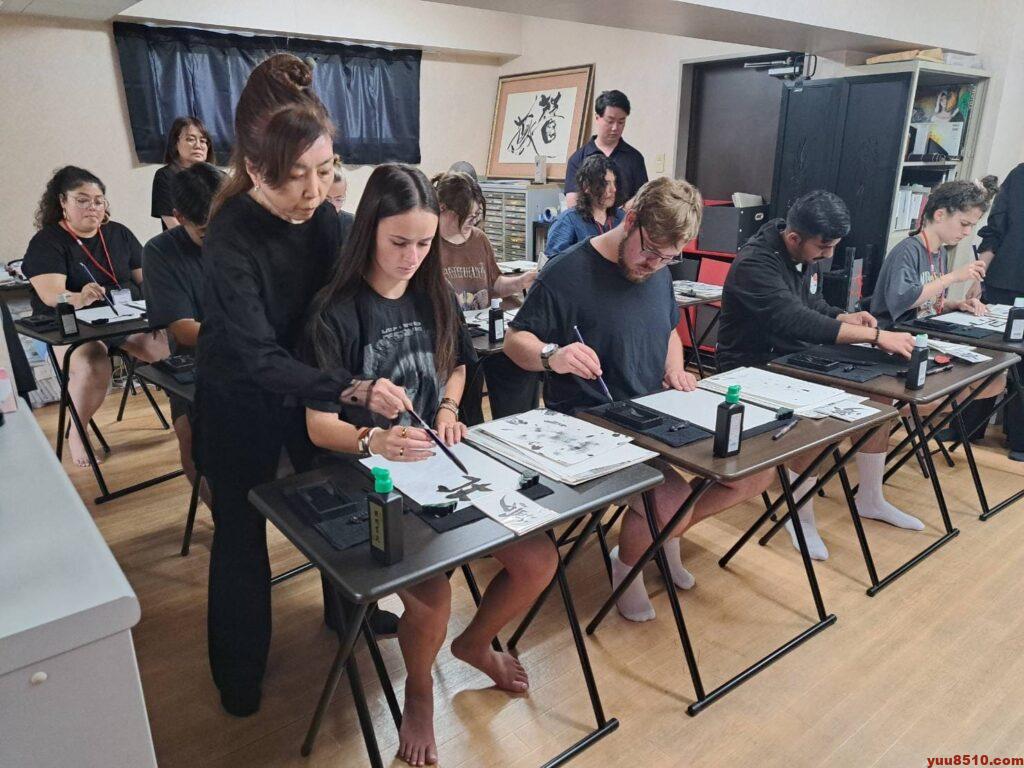 国際文化交流　書道体験
